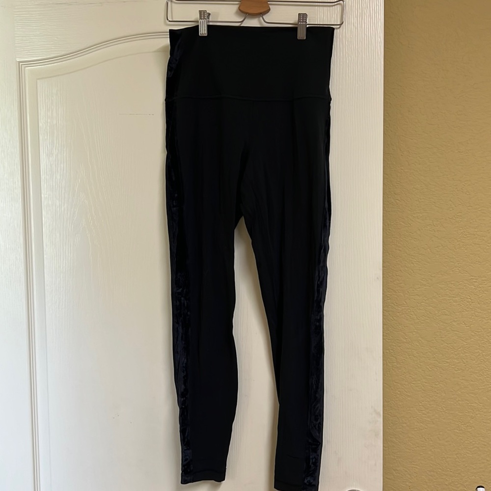 Black lululemon leggings